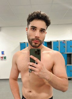 GIORGIOs Masseur - Acompañantes masculino in London Photo 4 of 5