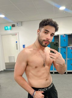 GIORGIOs Masseur - Acompañantes masculino in London Photo 5 of 5