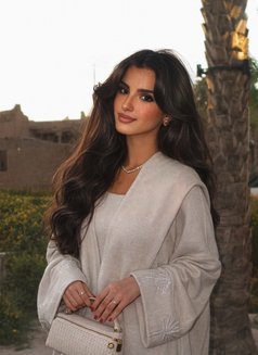 Giovanna - escort in Jeddah Photo 11 of 25