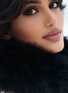 Giovanna - escort in Jeddah Photo 13 of 25