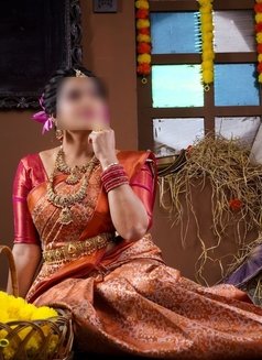 Girija independent Tamil Serial Actress - puta in Dubai Photo 6 of 17