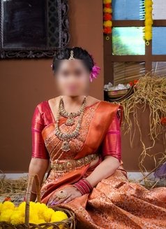 Girija independent Tamil Serial Actress - puta in Dubai Photo 7 of 17