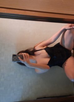 Young and Horny - puta in Hong Kong Photo 2 of 3