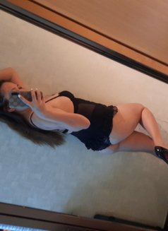 Young and Horny - puta in Hong Kong Photo 3 of 3