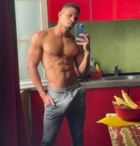 GIRMIDCOCK - Male escort in Dubai