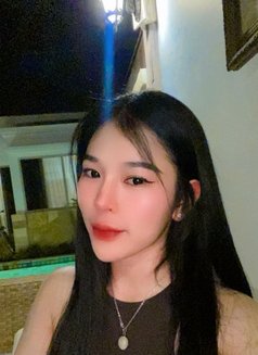 Gisell - escort in Singapore Photo 3 of 7