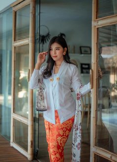 Gisell - escort in Singapore Photo 5 of 7