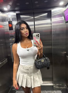 Giselle Dias - escort in Dubai Photo 4 of 9