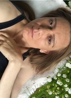 Giselle - Transsexual escort in London Photo 8 of 8