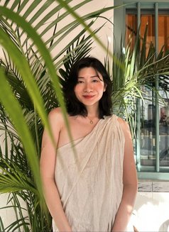 Giselle - Transsexual escort in Singapore Photo 9 of 12