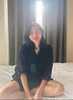 Giselle - Transsexual escort in Singapore Photo 7 of 9