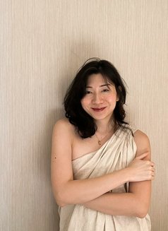 Giselle - Transsexual escort in Singapore Photo 9 of 11
