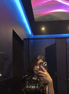 Gishela - escort in Singapore Photo 5 of 14