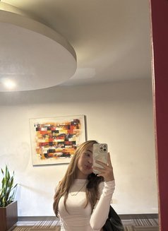 Gishela - escort in Singapore Photo 6 of 14