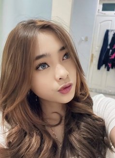 Gishela - escort in Singapore Photo 9 of 14