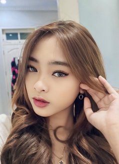 Gishela - escort in Singapore Photo 10 of 14