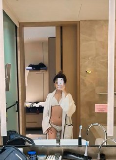 Gishela - puta in Singapore Photo 14 of 16