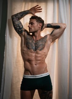 GItalianboyXXX - Male escort in Dubai Photo 10 of 15