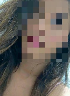 Gitika Kapoor - puta in Mumbai Photo 4 of 5