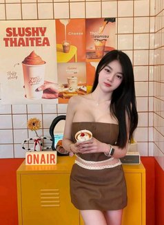 Givia - escort in Jakarta Photo 4 of 6