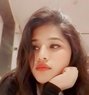 Giya Kapoor - puta in New Delhi Photo 1 of 2