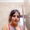 Giya Kapoor - puta in New Delhi