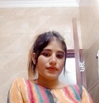 Giya Kapoor - escort in New Delhi Photo 3 of 4