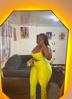 Glad - escort in Guangzhou Photo 3 of 4