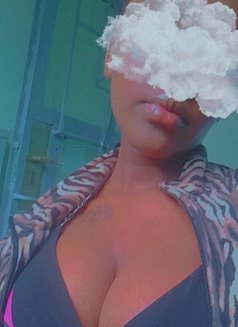 Gladys - puta in Ngong Photo 3 of 3