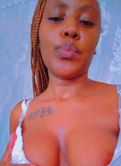 Gladys - escort in Nairobi Photo 4 of 4
