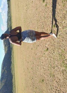 Gladys - escort in Dubai Photo 3 of 5