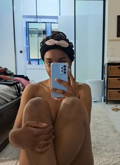 Gladys - escort in Bangkok Photo 1 of 6