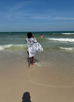 Gladys - escort in Bangkok Photo 5 of 6