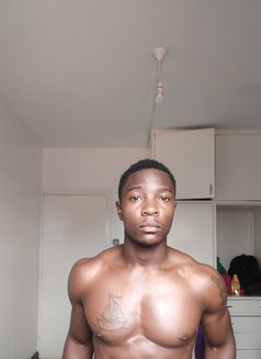 Glenn - masseur in Nairobi Photo 1 of 5