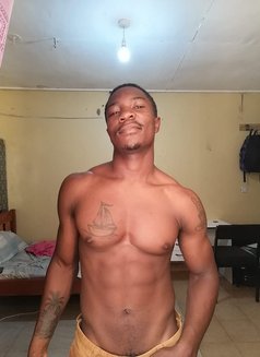 Glenn - masseur in Nairobi Photo 7 of 7