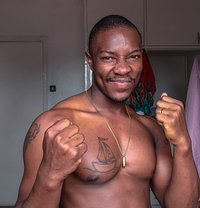 Glenn - masseur in Nairobi