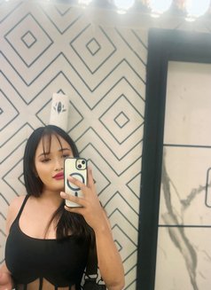 Glinda Vers - Transsexual escort in Bangalore Photo 3 of 3