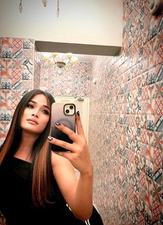Glinda Vers - Transsexual escort in Bangalore Photo 4 of 5