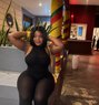 Juicy girl - puta in Accra Photo 2 of 3