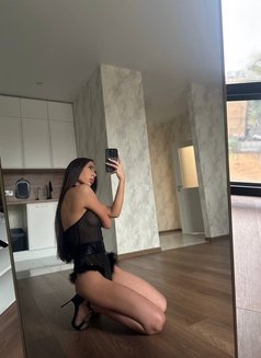 Gloria - escort in Dubai Photo 3 of 8