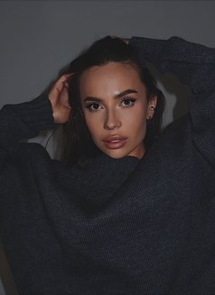 Gloria - escort in Dubai Photo 6 of 8