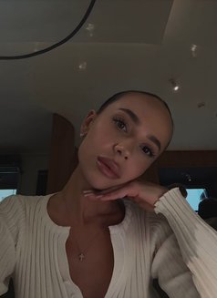 Gloria - escort in Dubai Photo 8 of 8