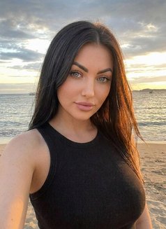 Gloria - escort in Dubai Photo 10 of 10