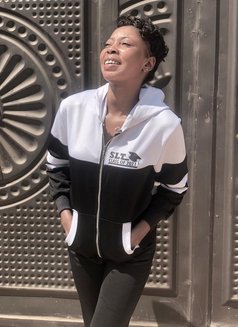 Top - Transsexual escort in Kuwait Photo 1 of 1