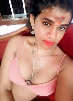 Glowery - Acompañantes transexual in Chennai Photo 4 of 7