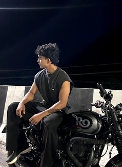 Glox - Acompañantes masculino in Gurgaon Photo 1 of 4