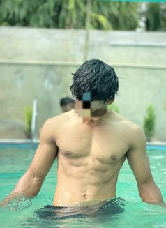 Glox - Acompañantes masculino in Gurgaon Photo 2 of 4