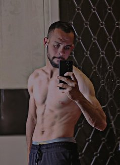 Go Go - Acompañantes masculino in Cairo Photo 2 of 3