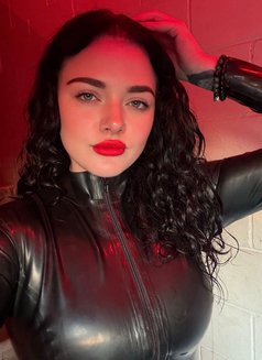 Goddess Allison - dominatrix in Dublin Photo 2 of 6