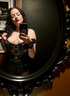 Goddess Allison - dominatrix in İstanbul Photo 3 of 6